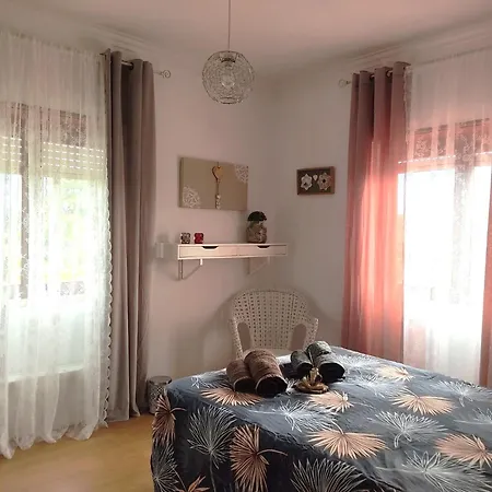Проживание в семье Casa Da Lameira *