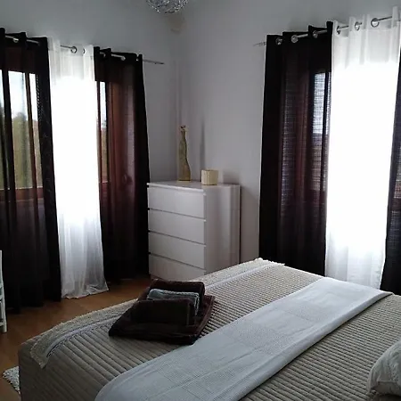 Проживание в семье Casa Da Lameira *