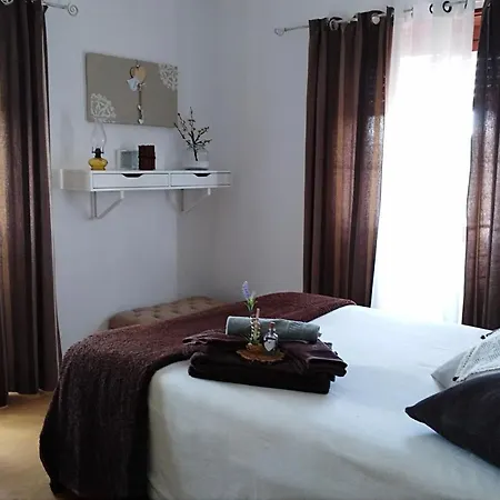 Проживание в семье Casa Da Lameira Серра